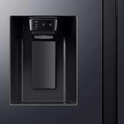 Samsung AI Series 6 Fridge Freezer Black RS70F64KEFEU